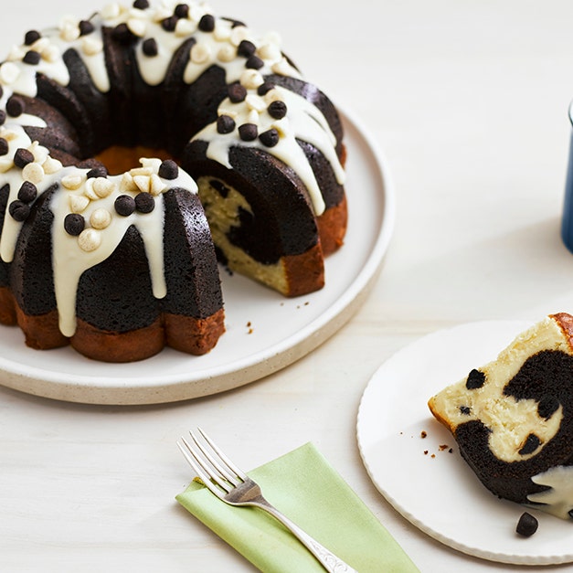 Cookies 'n' Creme Cream Cheese Bundt Cake