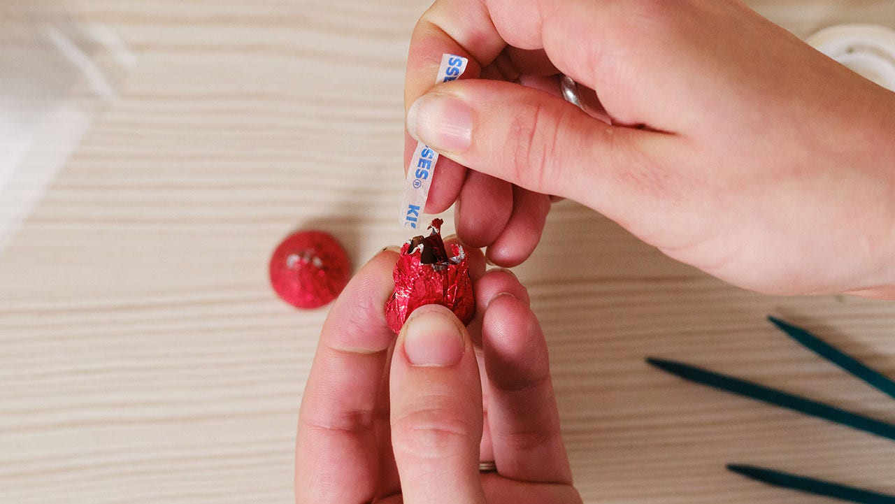 removing plume from kisses