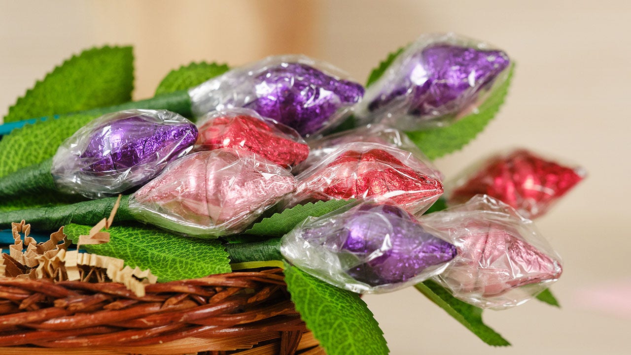 repeat the process with other colored kisses