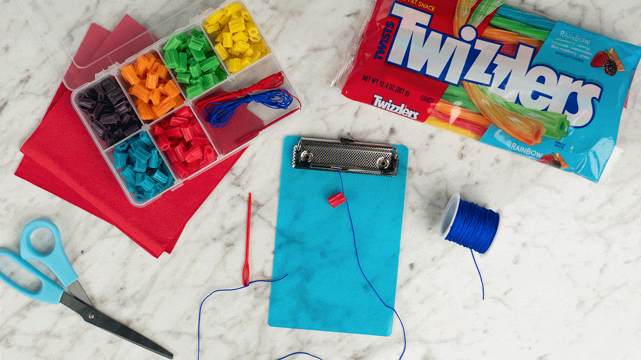 TWIZZLERS Rainbow Jewelry Craft Hersheyland