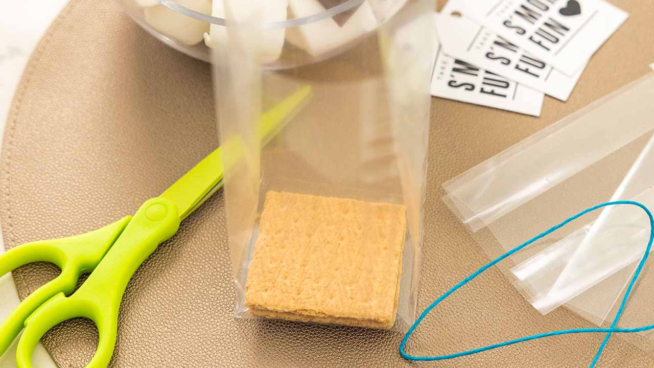 layering graham crackers at the bottom of the bag
