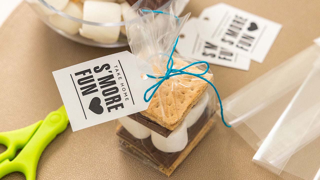 sealing the bags by tying a bow with the ribbown or twine