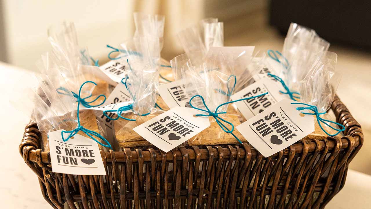 tray of fully assmebled smores favor bags