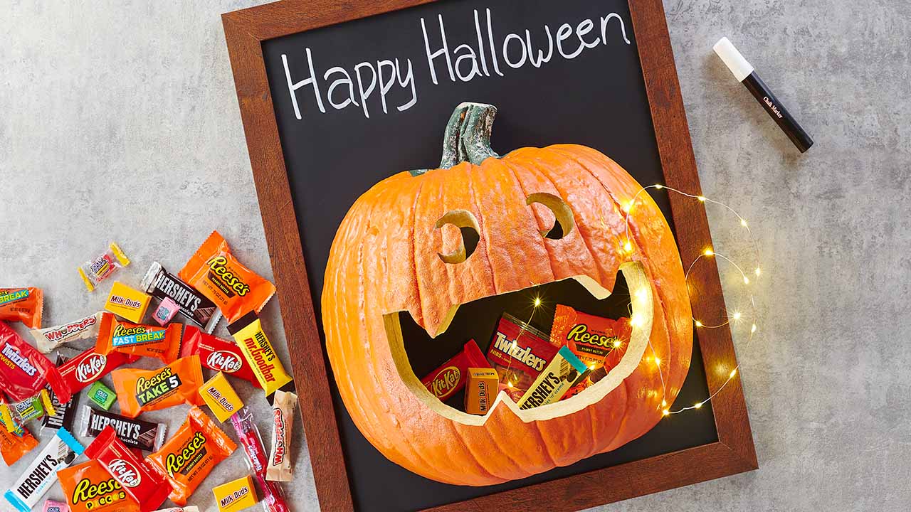 Halloween Door Hanger | Crafts